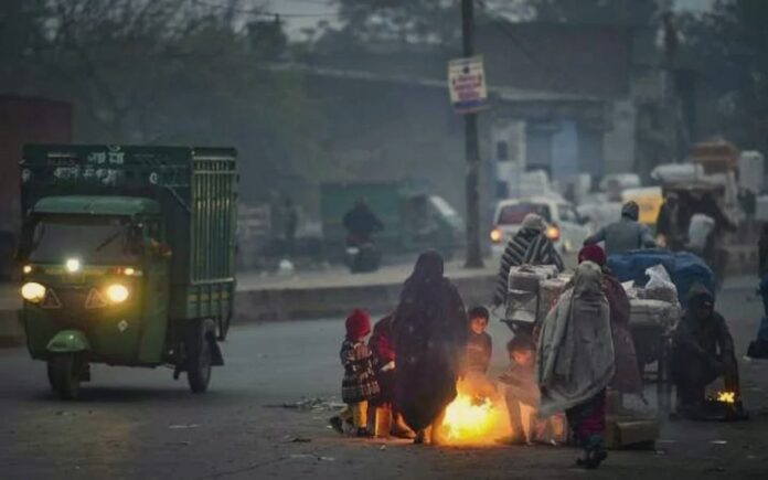 Delhi Weather Forecast: 16 से 18 जनवरी के बीच दिल्ली में शीतलहर की संभावना, 3 डिग्री तक गिर जाएगा पारा