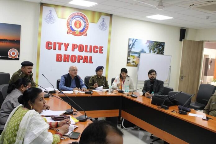 Officers should work in coordination with each other: DCP Vineet Kapoor